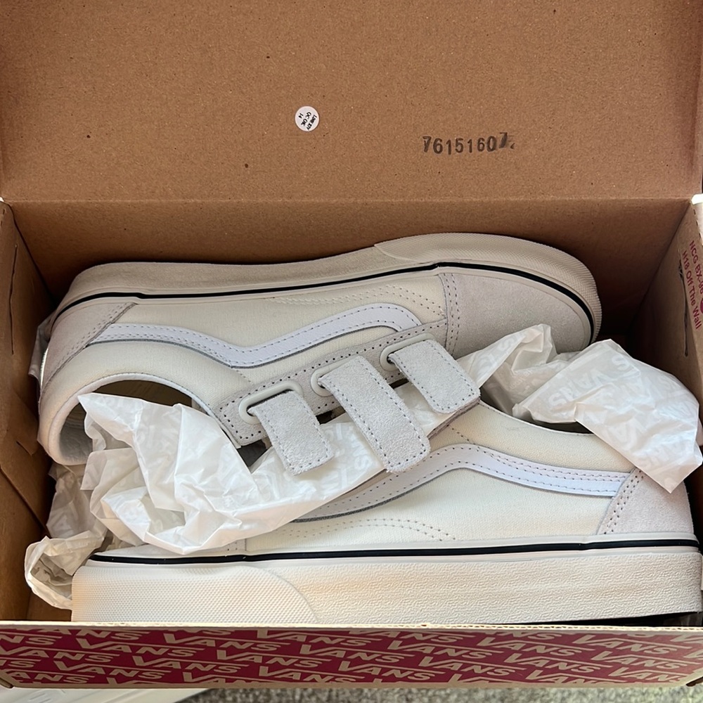 🆕 NIB Vans Old Skool V Sneakers